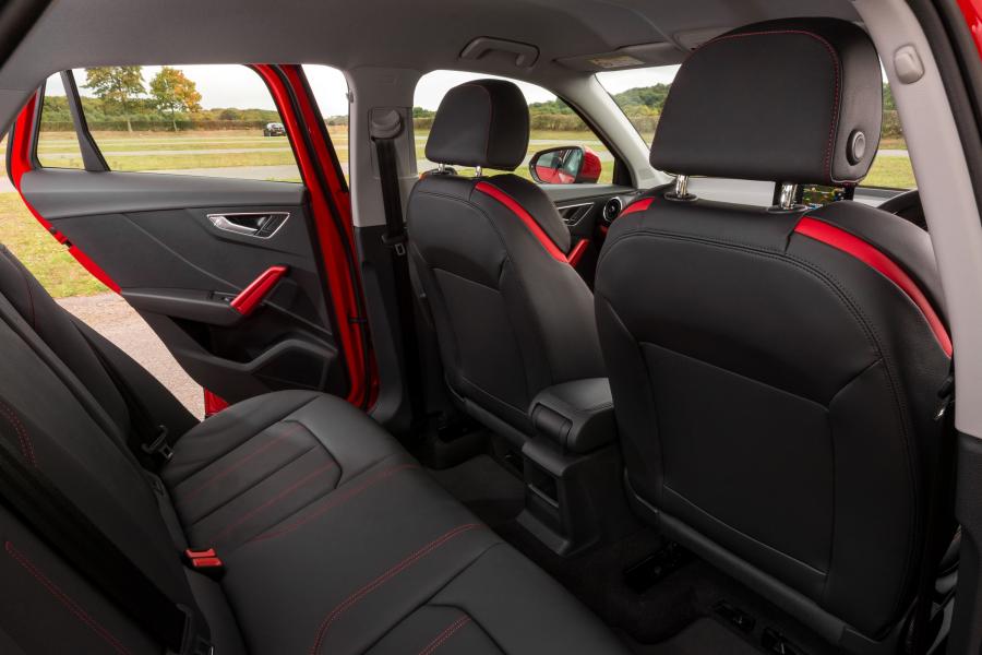 Интерьер Audi Q2 TFSI Sport 2016 года  (UK) (фото 18 из 21)
